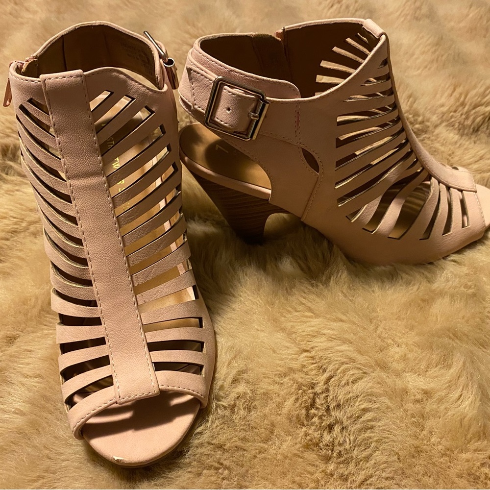 Streetwear Society size 7 dusty rose heels